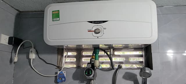 So sánh giá Máy nước nóng gián tiếp Ariston 20 lít 2500W SL2 20 R 2.5FE - MT rẻ nhất? - Ảnh 10