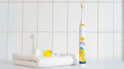 Bàn chải điện trẻ em Lock&Lock ENR226WHT - Giá rẻ nhất hôm nay - Ảnh 2