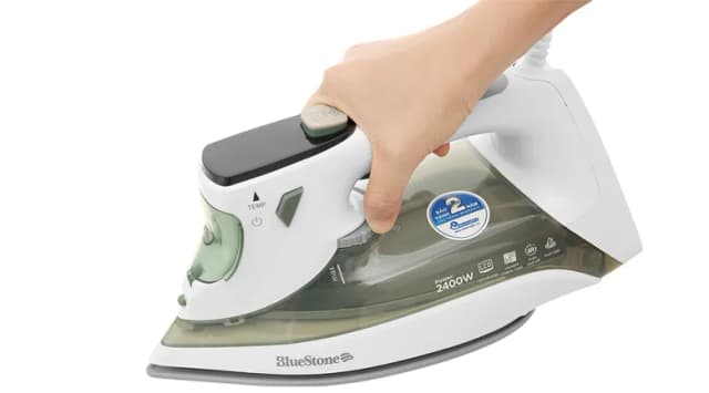 So sánh giá Bàn ủi hơi nước BlueStone SIB-3879 2400W rẻ nhất? - Ảnh 4