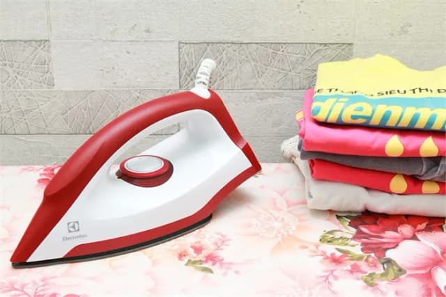 So sánh giá Bàn ủi khô Electrolux EDI1004 1300W rẻ nhất? - Ảnh 7