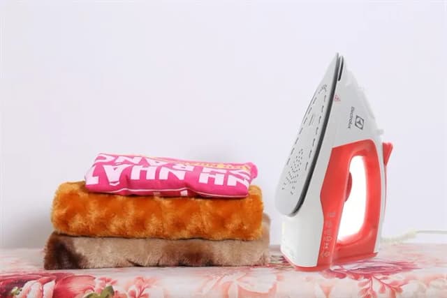 So sánh giá Bàn ủi hơi nước Electrolux ESI5116 1800W rẻ nhất? - Ảnh 8