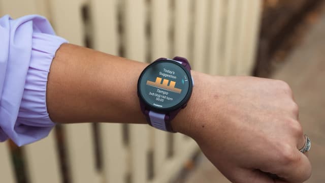 So sánh giá Garmin Forerunner 165 Music 43mm dây silicone rẻ nhất? - Ảnh 16