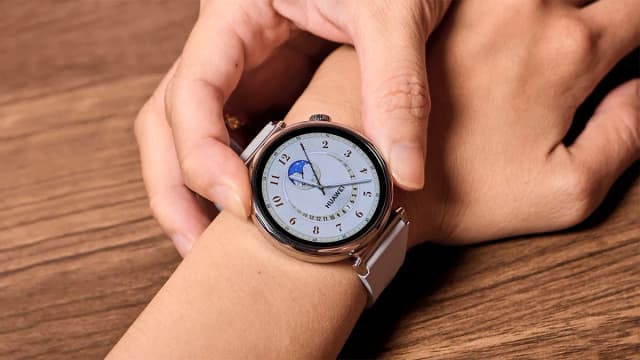 So sánh giá Huawei Watch GT 5 41mm viền thép dây cao su rẻ nhất? - Ảnh 15