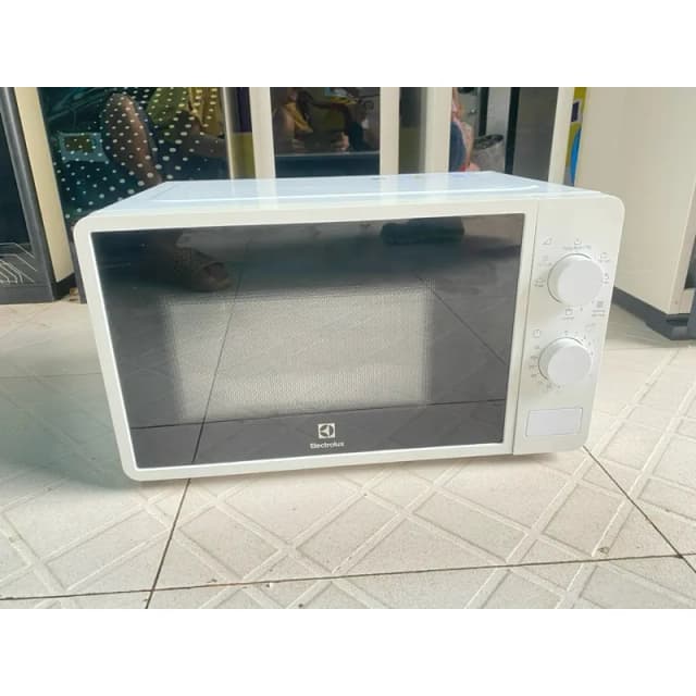 Top 1 so sánh giá Lò vi sóng có nướng Electrolux EMG20K38GWP 20 lít - Tìm sản phẩm giá rẻ nhất - Ảnh 2