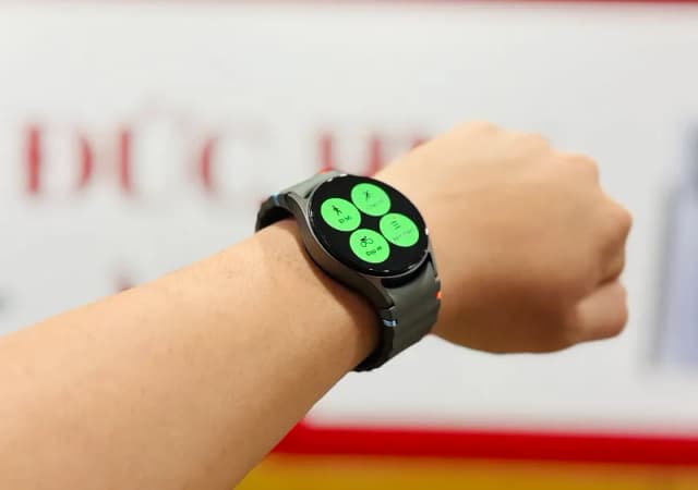 So sánh giá Samsung Galaxy Watch7 LTE 40mm dây silicone rẻ nhất? - Ảnh 13