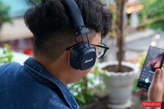 So sánh giá Tai nghe Bluetooth chụp tai Marshall Major V Xanh bóng đêm rẻ nhất? - Ảnh 14