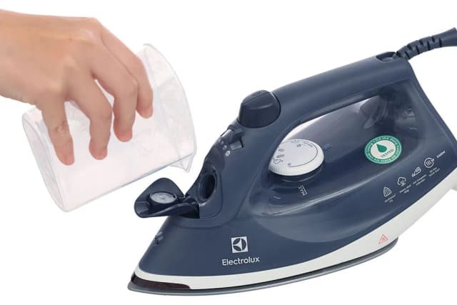 So sánh giá Bàn ủi hơi nước Electrolux E6SI3-61NW 2400W rẻ nhất? - Ảnh 4