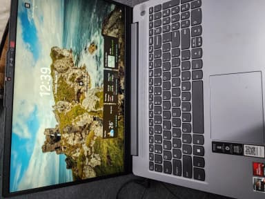 Laptop Lenovo Ideapad Slim 3 15AMN8 - 82XQ00J0VN (R5 7520U, 16GB, 512GB, Full HD, Win11) - 6