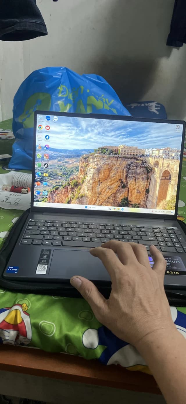 Laptop Lenovo IdeaPad Slim 3 15IRH10 - 83K1000HVN (i5 13420H, 16GB, 512GB, WUXGA, Win11) - 6