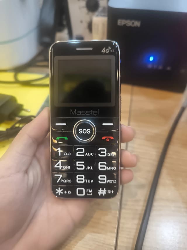 Điện thoại Masstel Fami 50 4G - 8