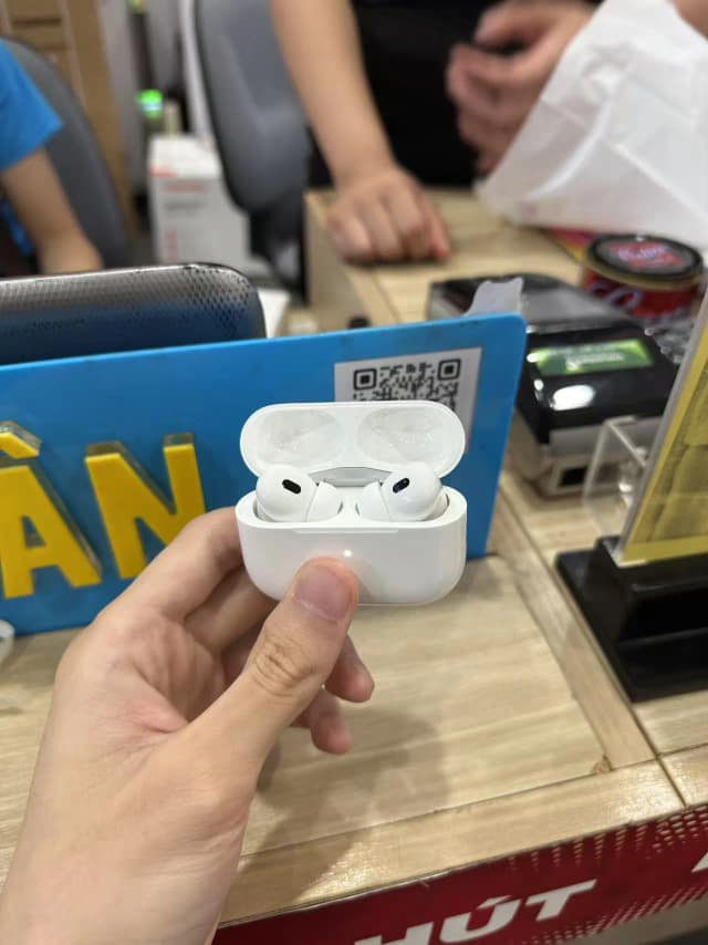 So sánh giá Tai nghe Bluetooth AirPods Pro Gen 2 MagSafe Charge (USB-C) Apple MTJV3 rẻ nhất? - Ảnh 13